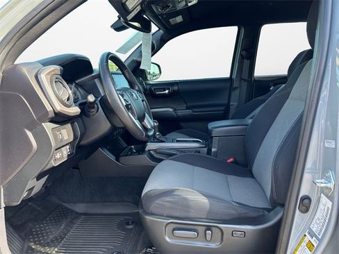 Used 2021 Toyota Tacoma TRD Off-Road w/ Technology Package image 9