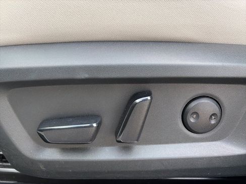 Used 2025 Nissan Rogue SV image 21