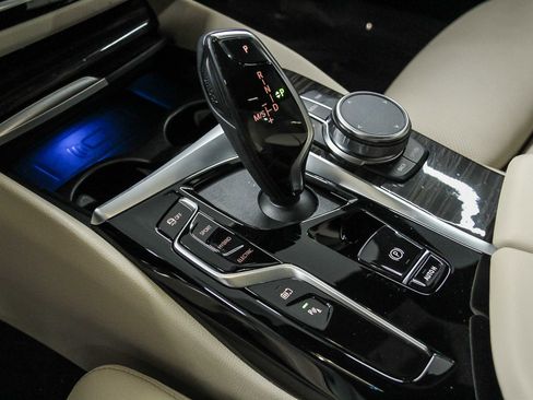 Certified 2023 BMW 530e w/ Premium Package image 20