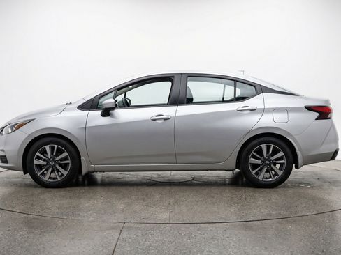 Used 2025 Nissan Versa SV FWD image 5
