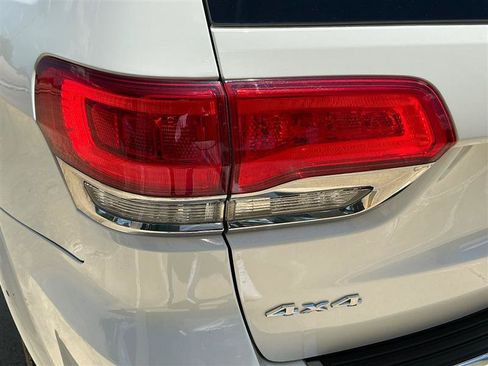 Used 2018 Jeep Grand Cherokee Overland AWD/4WD image 20