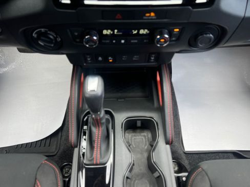 Used 2022 Nissan Frontier PRO-4X image 24