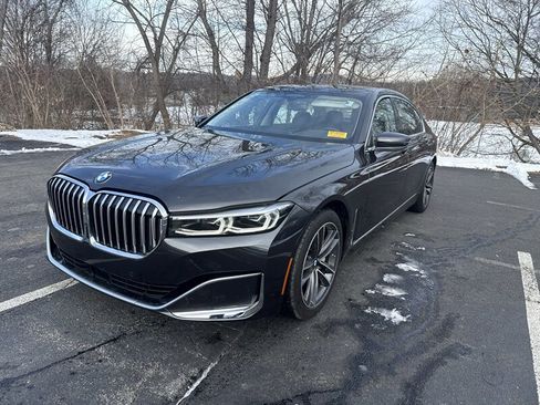 Used 2022 BMW 750i xDrive image 2