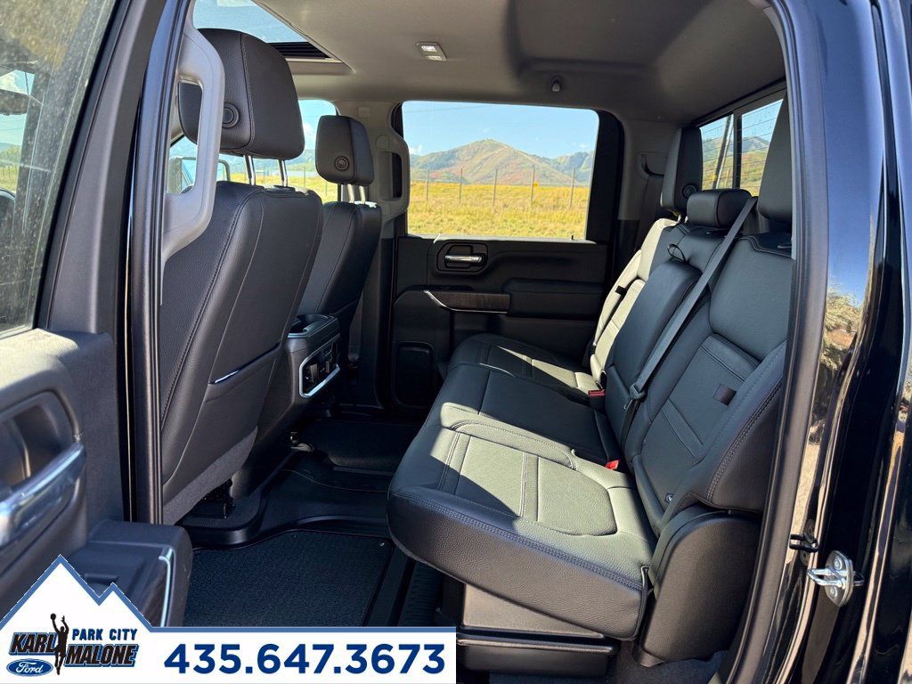Used 2022 GMC Sierra 2500 Denali w/ Denali Black Diamond Edition AWD/4WD image 29