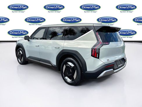 Used 2024 Kia EV9 Light Long Range RWD image 5