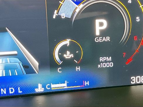 Used 2025 Chevrolet Colorado W/T w/ WT Custom Package RWD image 12