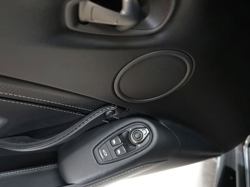 Used 2019 Aston Martin V8 Vantage Coupe image 14