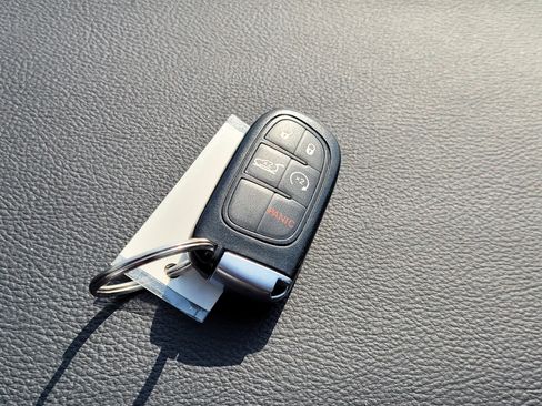 Used 2019 Jeep Cherokee Limited AWD/4WD image 11