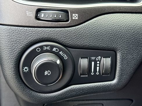 Used 2022 Jeep Cherokee Trailhawk w/ Sun, Sound & Nav Group AWD/4WD image 27