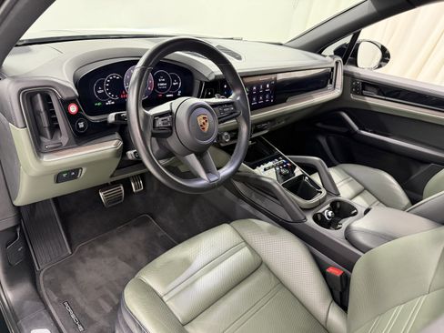Certified 2024 Porsche Cayenne S AWD/4WD image 27