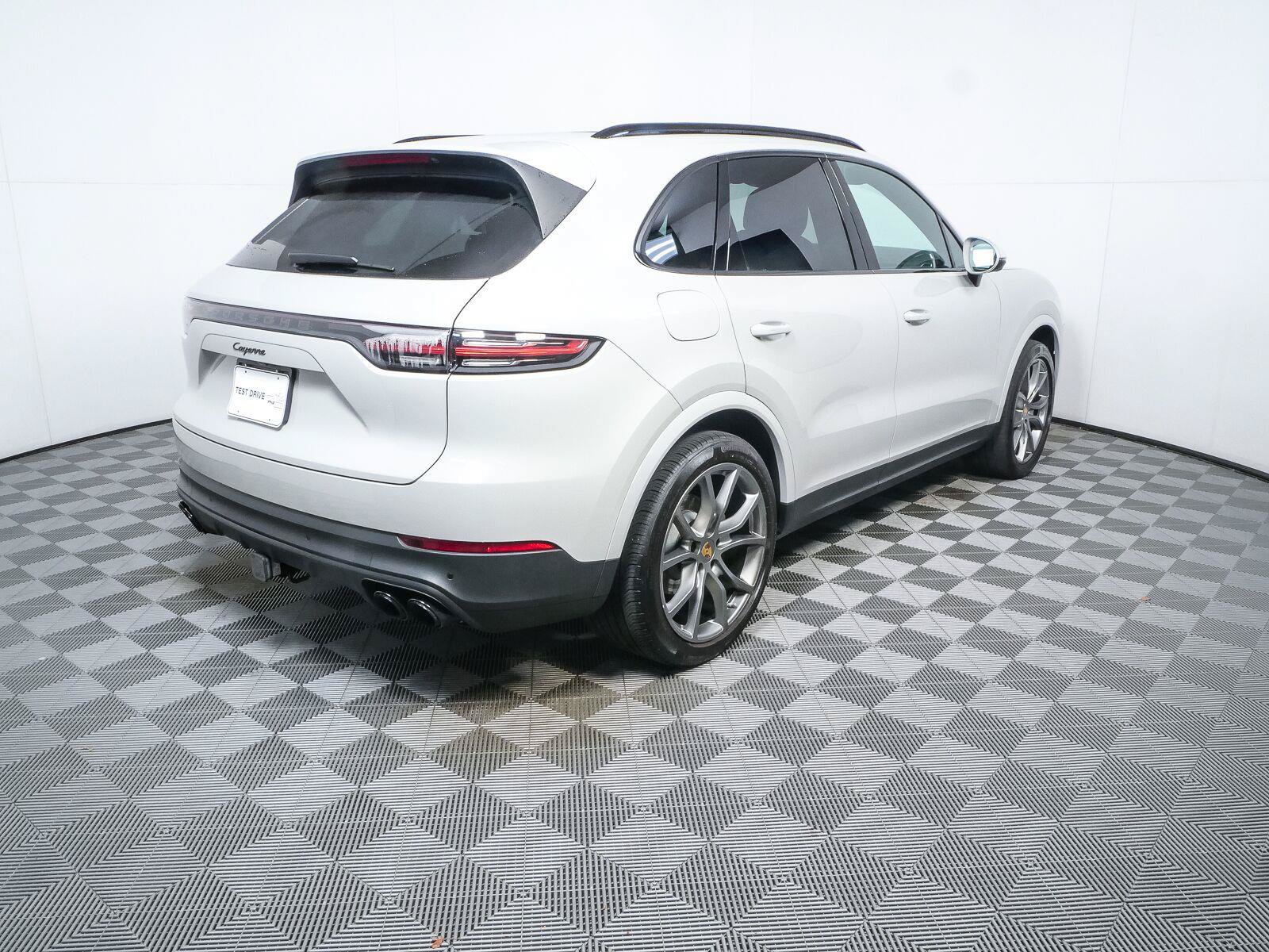 Used 2023 Porsche Cayenne Platinum Edition AWD/4WD image 30