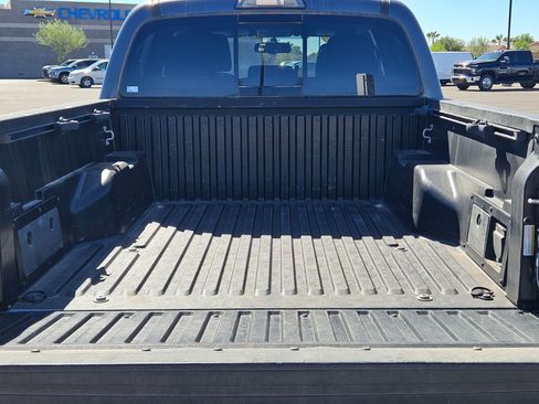 Used 2017 Toyota Tacoma TRD Sport w/ Tow Package (A/T) AWD/4WD image 25