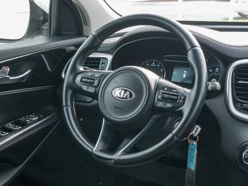 Used 2016 Kia Sorento LX w/ LX Convenience Package image 14