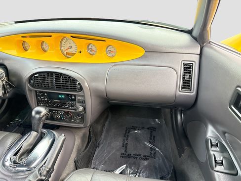 Used 2002 Chrysler Prowler RWD image 16