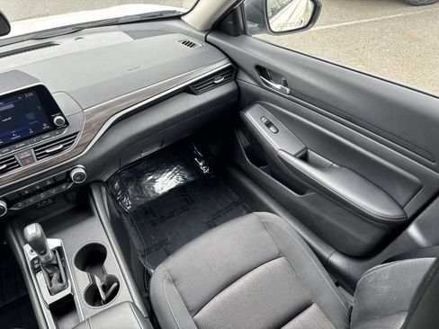 Used 2025 Nissan Altima 2.5 SV FWD image 27