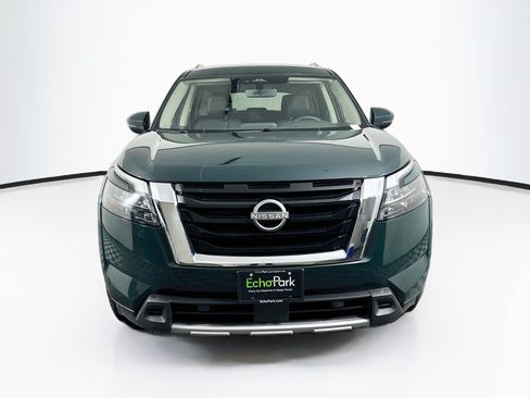 Used 2025 Nissan Pathfinder SL FWD image 2