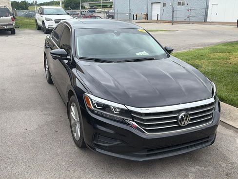 Used 2020 Volkswagen Passat 2.0T SE FWD image 3