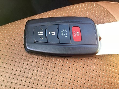 Used 2021 Toyota Highlander Platinum AWD/4WD image 39