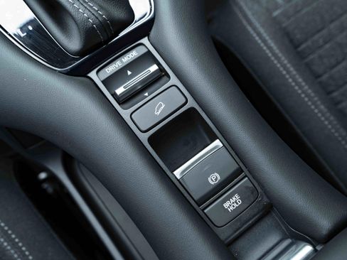 Used 2026 Honda HR-V LX image 27