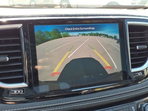Used 2023 Chrysler Pacifica Limited AWD/4WD image 14