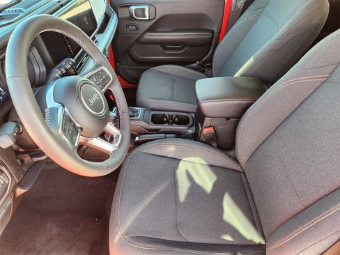 Certified 2025 Jeep Wrangler Sahara image 22