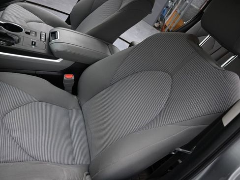 Used 2022 Toyota Highlander LE image 9