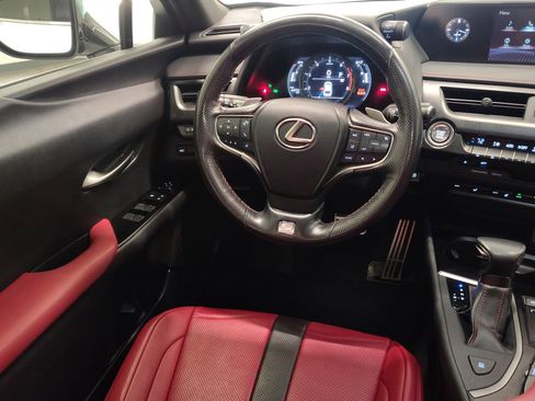 Used 2019 Lexus UX 200 image 26