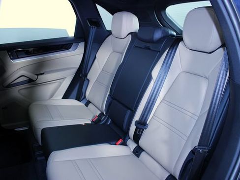 New 2026 Porsche Cayenne S AWD/4WD image 23