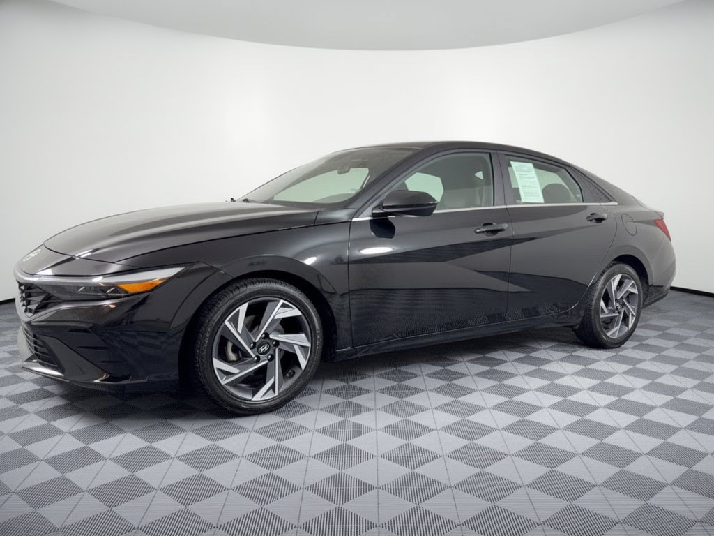 Used 2025 Hyundai Elantra SEL FWD image 2