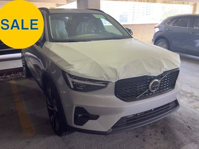 New 2025 Volvo XC40 B5 Ultra w/ Climate Package