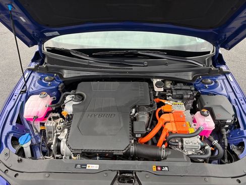 Used 2025 Hyundai Elantra SEL FWD image 9