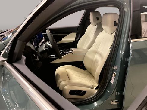 Used 2026 BMW 530i w/ Premium Package RWD image 9
