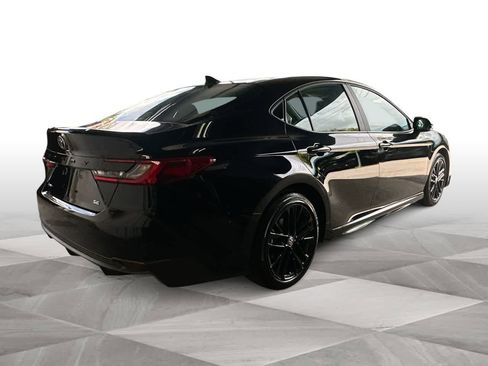 Used 2025 Toyota Camry SE FWD image 8