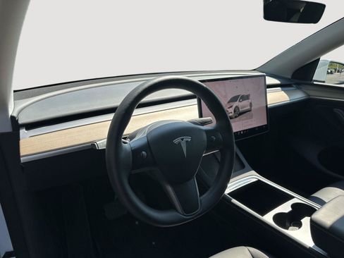 Used 2023 Tesla Model Y Long Range AWD/4WD image 11