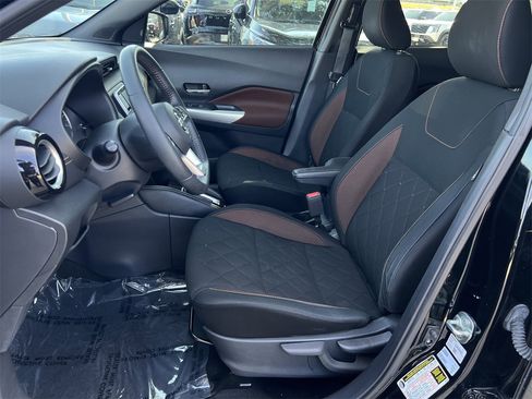 Used 2020 Nissan Kicks SR image 23