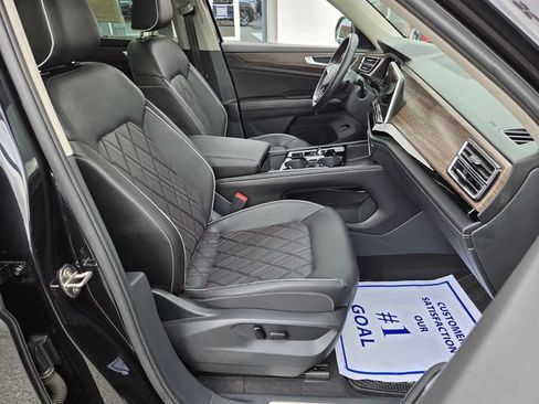 Certified 2024 Volkswagen Atlas SEL Premium R-Line AWD/4WD image 17