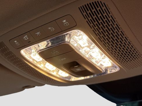 Used 2022 Mercedes-Benz GLS 450 4MATIC image 40