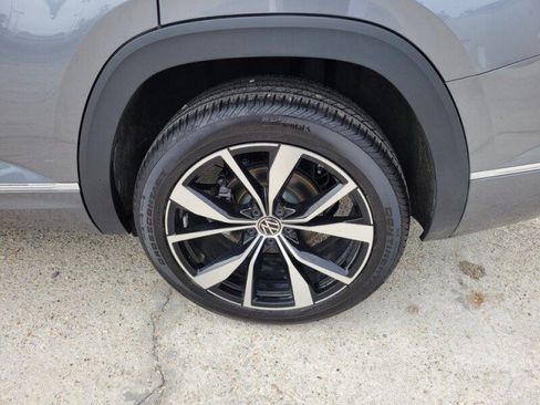 Used 2024 Volkswagen Atlas SEL Premium R-Line image 9