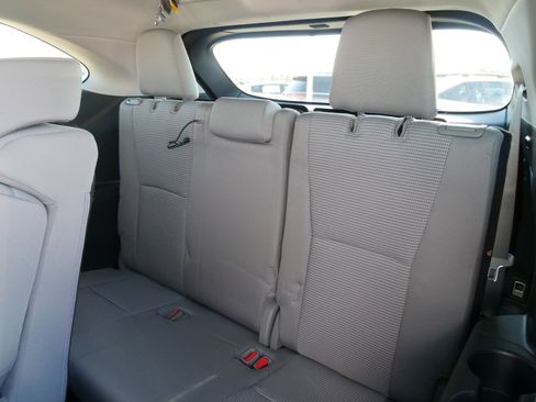 Used 2022 Toyota Highlander L image 16