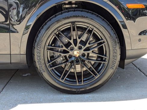 Certified 2025 Porsche Cayenne Coupe image 29