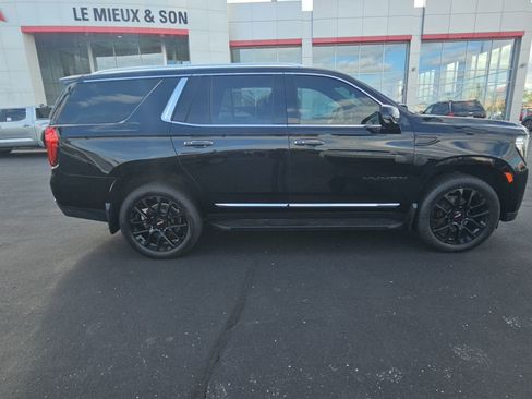 Used 2024 GMC Yukon SLT w/ SLT Premium Package AWD/4WD image 2