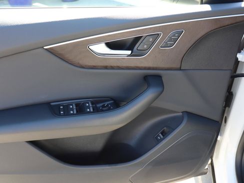 Used 2020 Audi Q8 Premium image 15