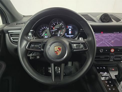 Used 2025 Porsche Macan image 14