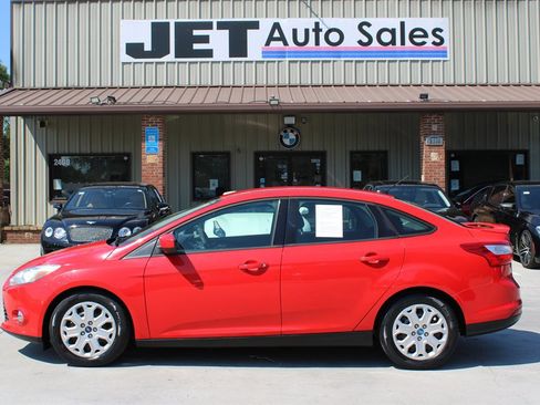 Used 2012 Ford Focus SE image 3