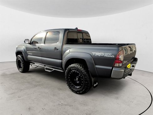 Used 2015 Toyota Tacoma Base image 3