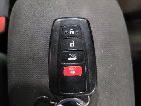 Used 2021 Toyota Corolla LE FWD image 32