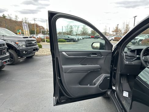 New 2026 GMC Acadia Elevation image 11