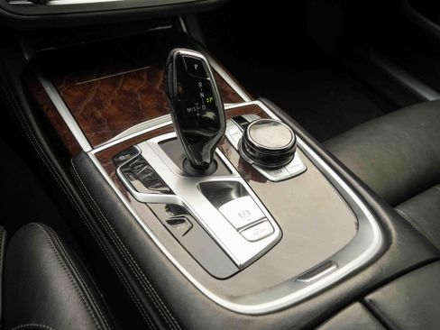 Used 2019 BMW 740i w/ Executive Package image 30