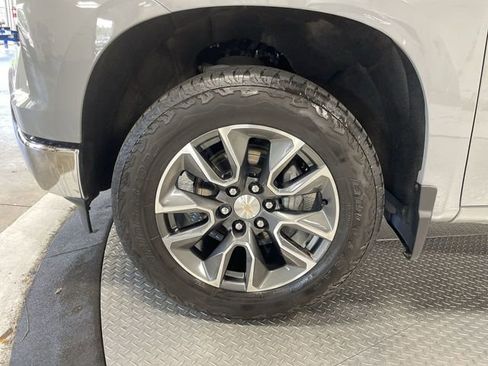 Used 2024 Chevrolet Silverado 1500 LT AWD/4WD image 10