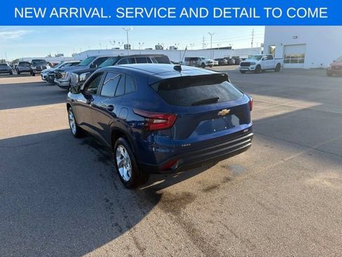Used 2024 Chevrolet Trax LS w/ LS Convenience Package FWD image 10